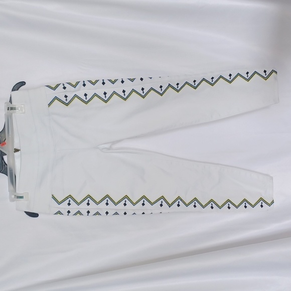Bisou Bisou White stretch embroidered ankle pants size 2,  like new - Picture 1 of 9